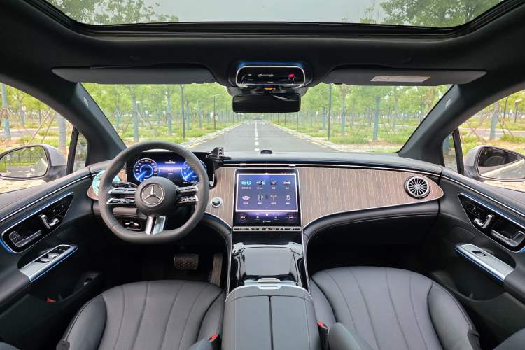 Used Mercedes-Benz EQE 2022 350 Luxury Edition Interior 9