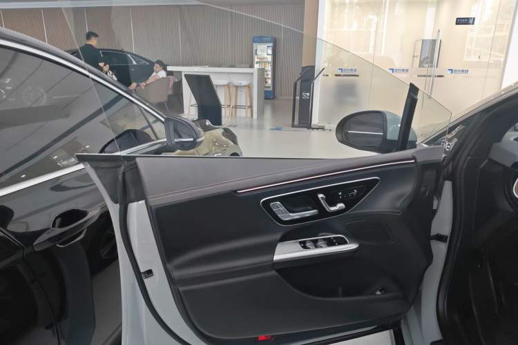 Used Mercedes-Benz EQE 2022 350 Luxury Edition Left Front Door Interior