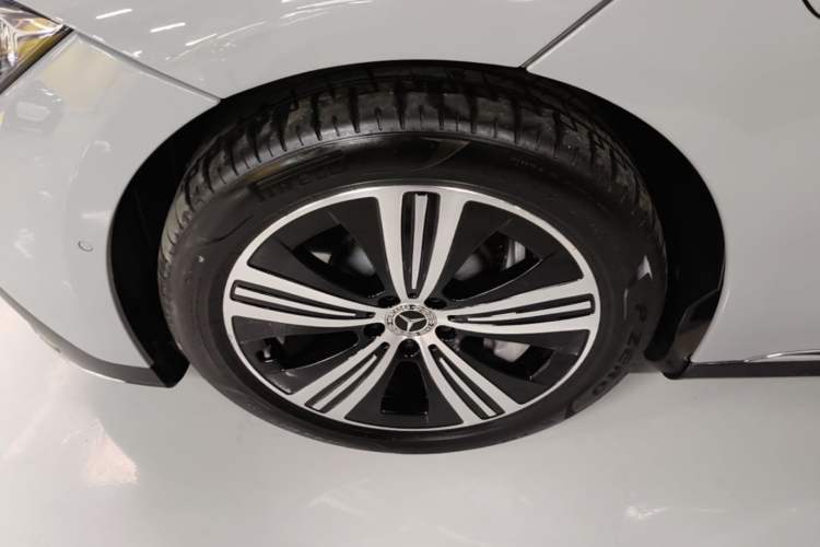 Used Mercedes-Benz EQE 2022 350 Luxury Edition Left Front Wheel Hub
