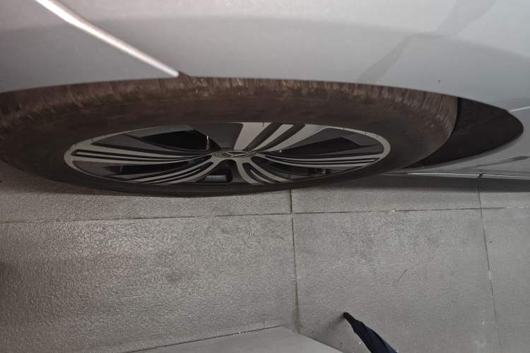 Used Mercedes-Benz EQE 2022 350 Luxury Edition Left Front Wheel Hub