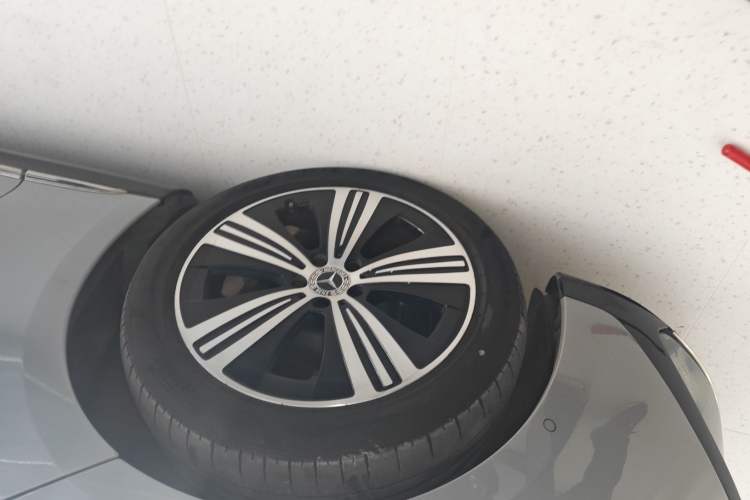 Used Mercedes-Benz EQE 2022 350 Luxury Edition Left Front Wheel Hub