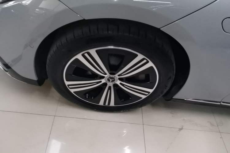 Used Mercedes-Benz EQE 2022 350 Luxury Edition Left Front Wheel Hub