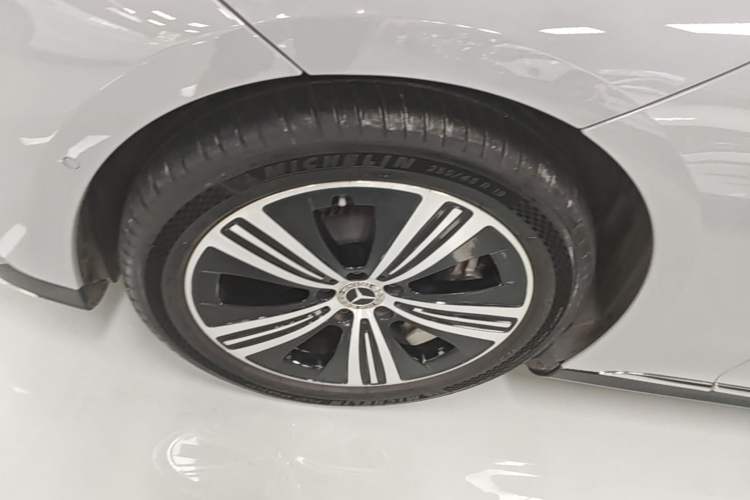 Used Mercedes-Benz EQE 2022 350 Luxury Edition Left Front Wheel Hub