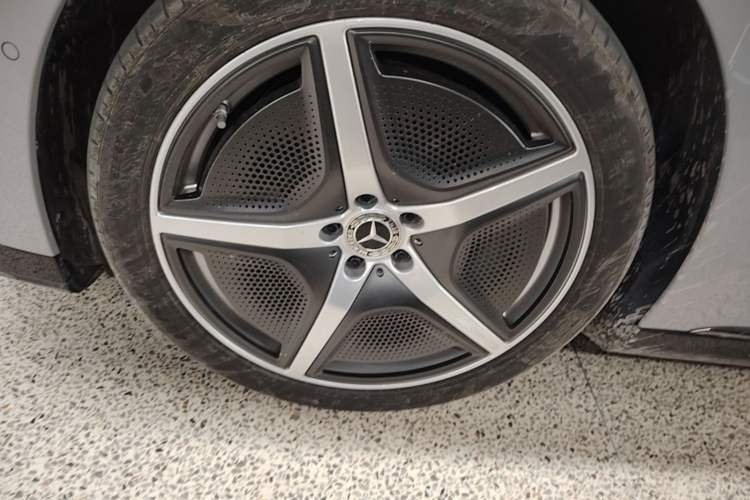 Used Mercedes-Benz EQE 2022 350 First Edition Special Version Left Front Wheel Hub