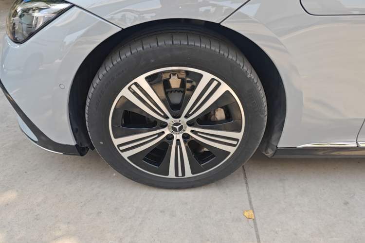 Used Mercedes-Benz EQE 2022 350 Luxury Edition Left Front Wheel Hub
