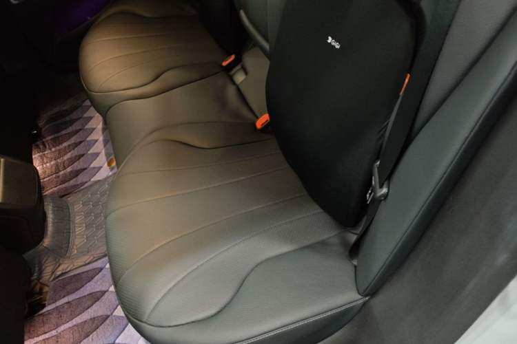 Used Mercedes-Benz EQE 2022 350 First Edition Special Version Left Rear Seat