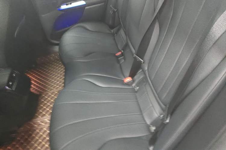 Used Mercedes-Benz EQE 2022 350 Luxury Edition Left Rear Seat