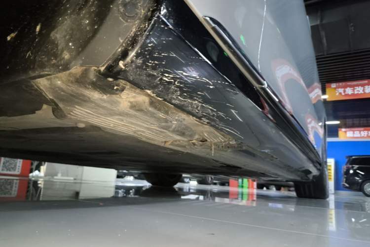 Used Mercedes-Benz EQE 2022 350 Luxury Edition Left Side Sill