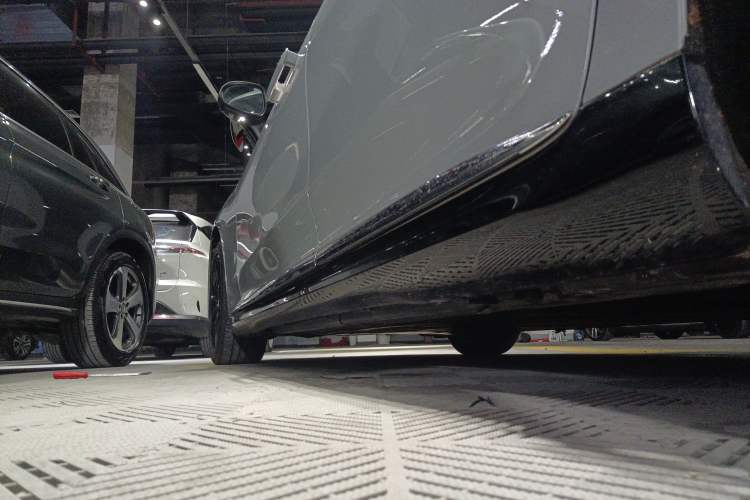 Used Mercedes-Benz EQE 2022 350 Pioneer Edition Left Side Sill