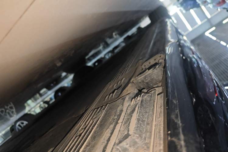 Used Mercedes-Benz EQE 2022 350 Luxury Edition Left Side Sill