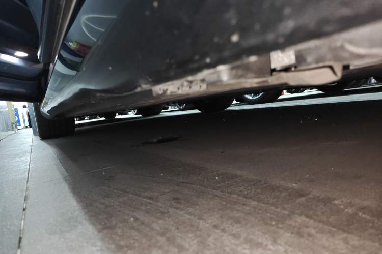 Used Mercedes-Benz EQE 2022 350 Luxury Edition Left Side Sill