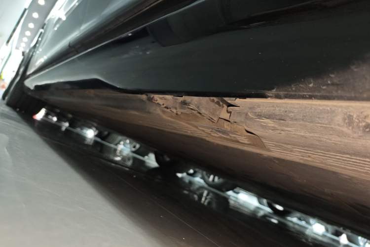 Used Mercedes-Benz EQE 2022 350 First Edition Special Version Left Side Sill