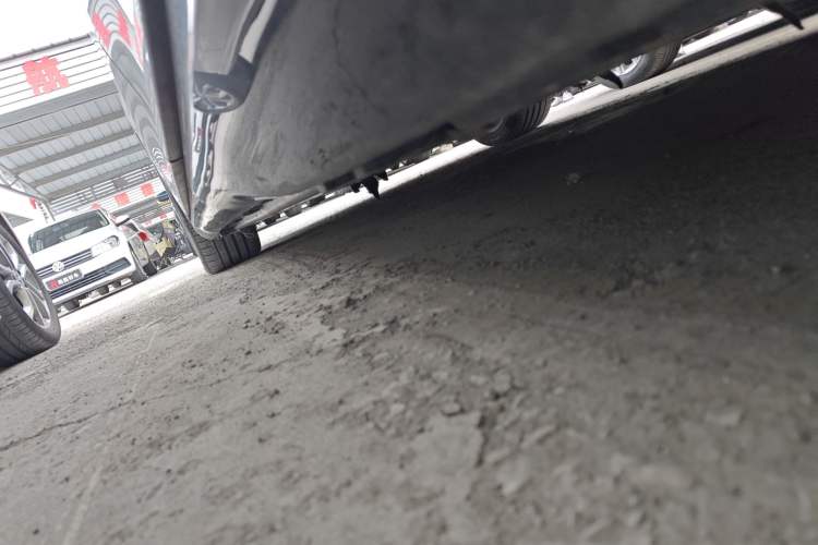 Used Mercedes-Benz EQE 2022 350 Luxury Edition Left Side Sill