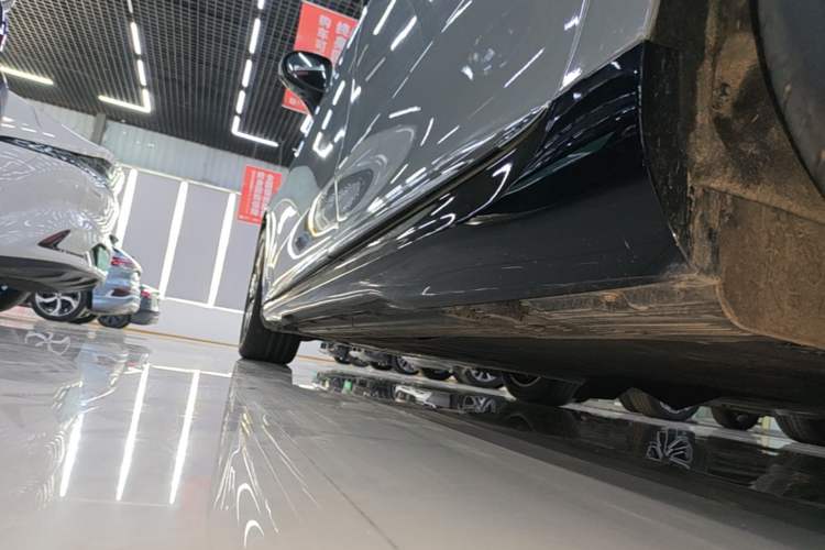 Used Mercedes-Benz EQE 2022 350 Luxury Edition Left Side Sill