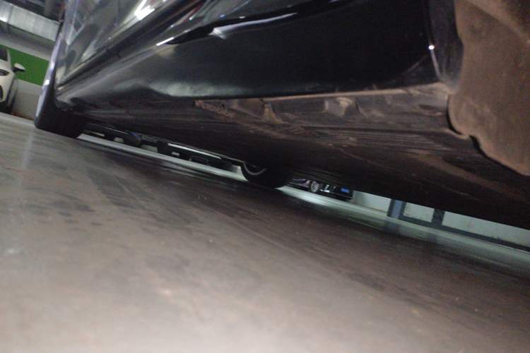 Used Mercedes-Benz EQE 2022 350 First Edition Special Version Left Side Sill