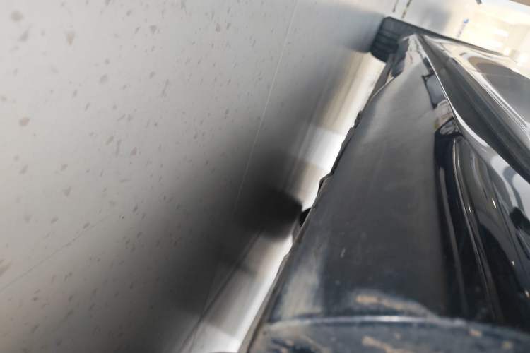 Used Mercedes-Benz EQE 2022 350 Luxury Edition Left Side Sill
