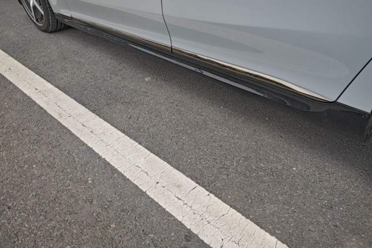 Used Mercedes-Benz EQE 2022 350 First Edition Special Version Left Side Sill