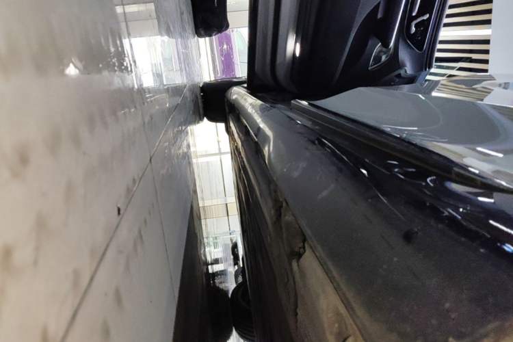 Used Mercedes-Benz EQE 2022 350 First Edition Special Version Left Side Sill