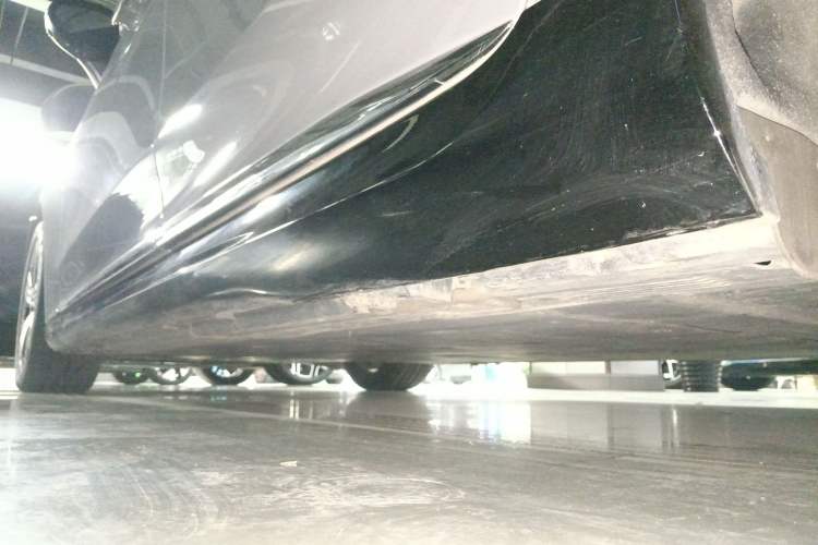 Used Mercedes-Benz EQE 2022 350 Luxury Edition Left Side Sill