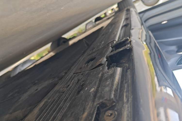 Used Mercedes-Benz EQE 2022 350 Luxury Edition Left Side Sill
