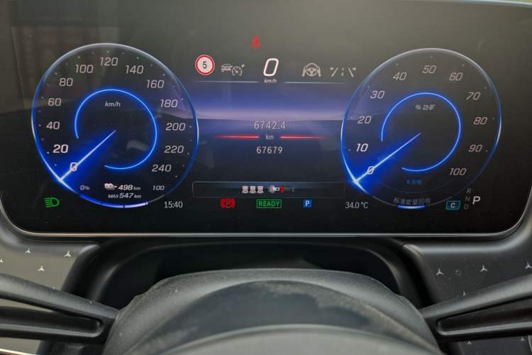Used Mercedes-Benz EQE 2022 350 First Edition Special Version Odometer Close Up