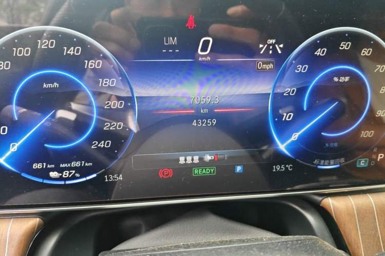 Used Mercedes-Benz EQE 2022 350 Pioneer Edition Odometer Close Up