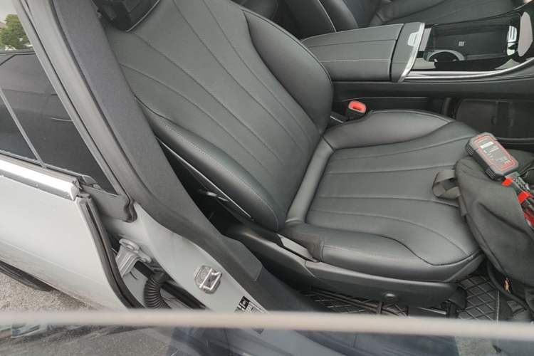 Used Mercedes-Benz EQE 2022 350 Luxury Edition Right Front Seat