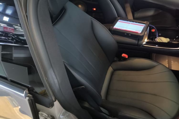 Used Mercedes-Benz EQE 2022 350 Luxury Edition Right Front Seat
