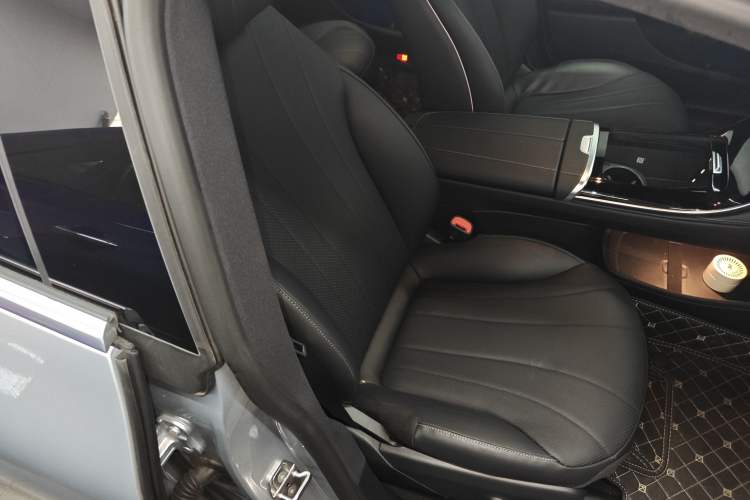 Used Mercedes-Benz EQE 2022 350 Luxury Edition Right Front Seat