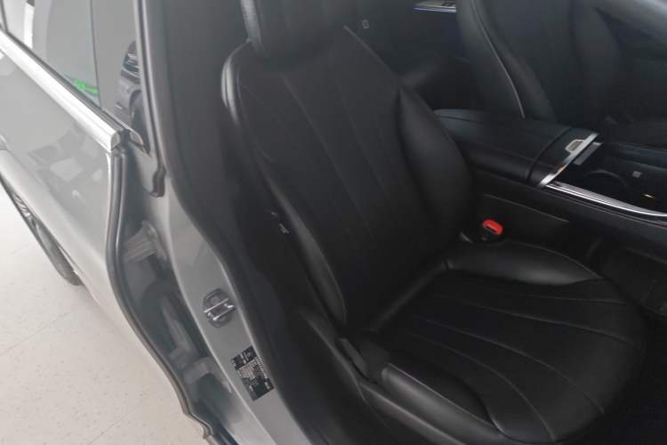 Used Mercedes-Benz EQE 2022 350 Luxury Edition Right Front Seat