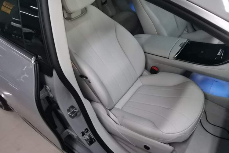 Used Mercedes-Benz EQE 2022 350 Luxury Edition Right Front Seat