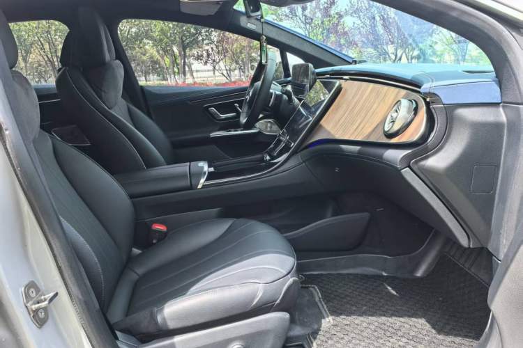 Used Mercedes-Benz EQE 2022 350 Luxury Edition Right Front Seat