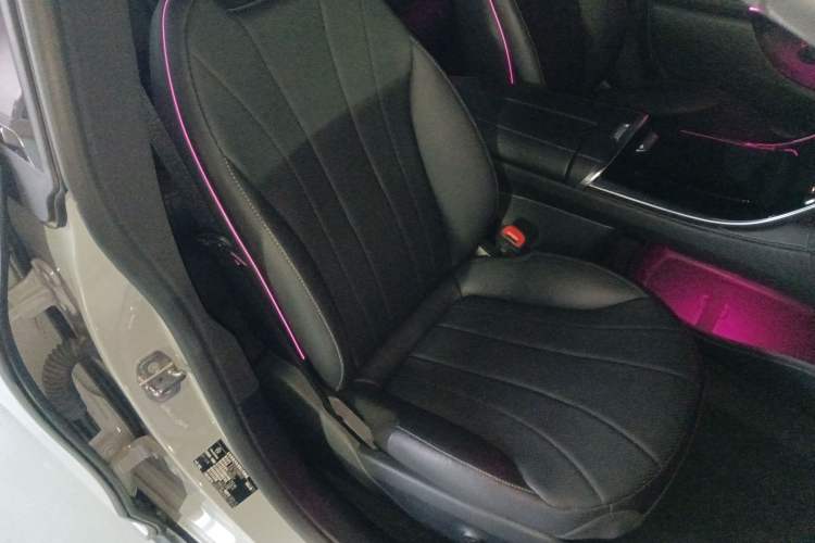 Used Mercedes-Benz EQE 2022 350 Luxury Edition Right Front Seat