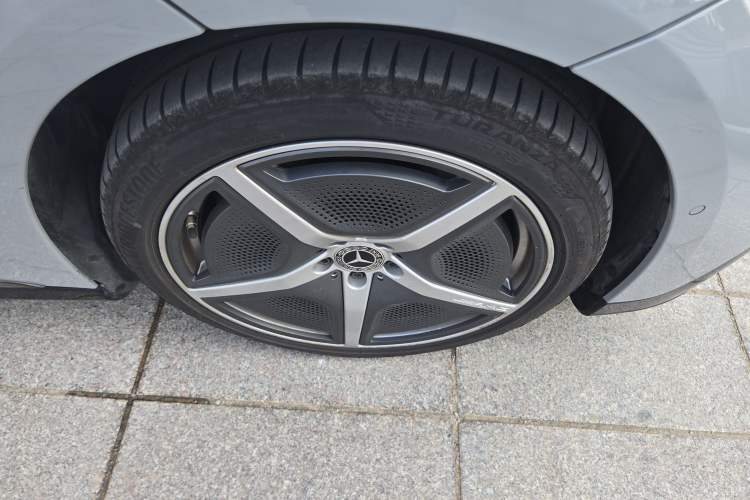 Used Mercedes-Benz EQE 2022 350 First Edition Special Version Right Front Wheel Hub