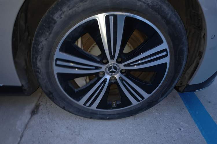 Used Mercedes-Benz EQE 2022 350 Luxury Edition Right Front Wheel Hub
