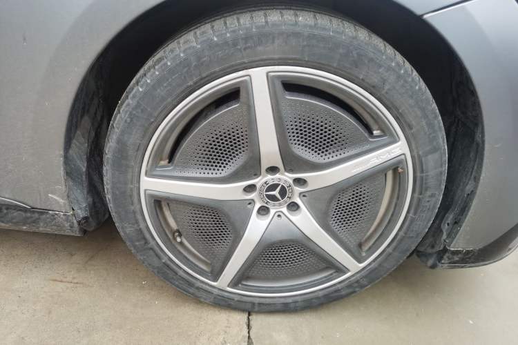 Used Mercedes-Benz EQE 2022 350 First Edition Special Version Right Front Wheel Hub