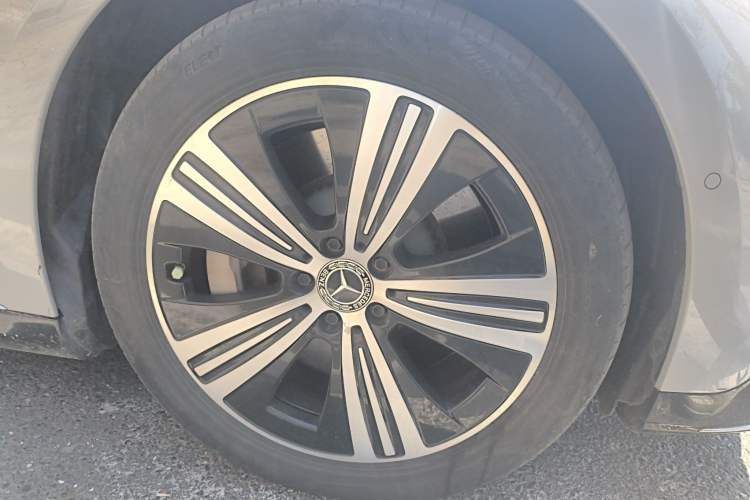 Used Mercedes-Benz EQE 2022 350 Luxury Edition Right Front Wheel Hub