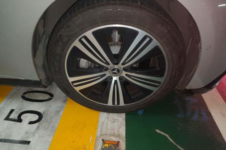 Used Mercedes-Benz EQE 2022 350 Luxury Edition Right Front Wheel Hub