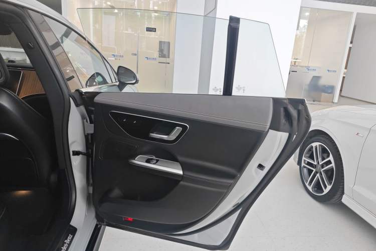 Used Mercedes-Benz EQE 2022 350 Luxury Edition Right Rear Door Interior