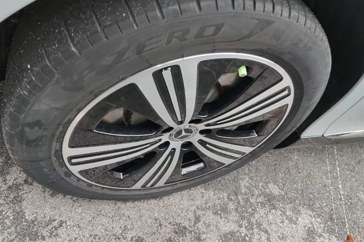 Used Mercedes-Benz EQE 2022 350 Luxury Edition Right Rear Wheel Hub