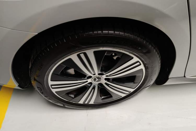 Used Mercedes-Benz EQE 2022 350 Luxury Edition Right Rear Wheel Hub
