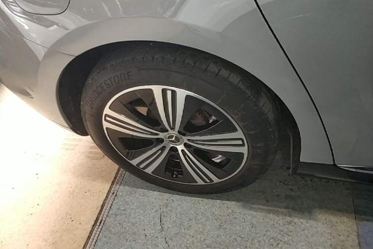 Used Mercedes-Benz EQE 2022 350 Luxury Edition Right Rear Wheel Hub