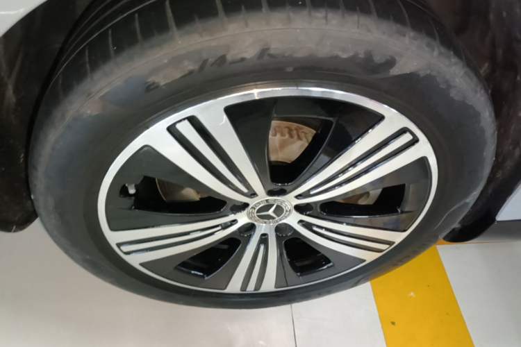 Used Mercedes-Benz EQE 2022 350 Luxury Edition Right Rear Wheel Hub