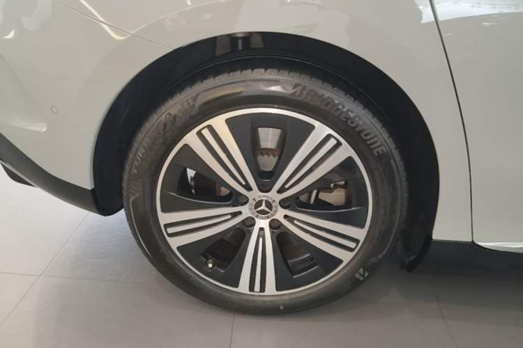 Used Mercedes-Benz EQE 2022 350 Luxury Edition Right Rear Wheel Hub