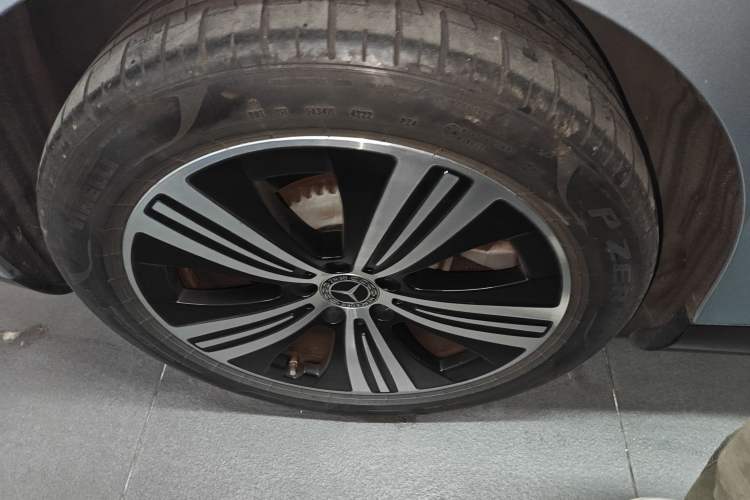 Used Mercedes-Benz EQE 2022 350 Luxury Edition Right Rear Wheel Hub