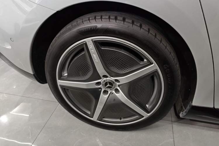 Used Mercedes-Benz EQE 2022 350 First Edition Special Version Right Rear Wheel Hub