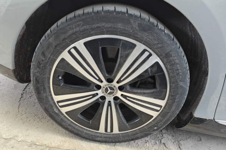 Used Mercedes-Benz EQE 2022 350 Luxury Edition Right Rear Wheel Hub