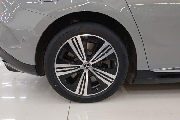 Used Mercedes-Benz EQE 2022 350 Luxury Edition Right Rear Wheel Hub