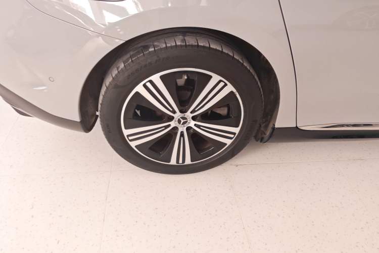Used Mercedes-Benz EQE 2022 350 Luxury Edition Right Rear Wheel Hub
