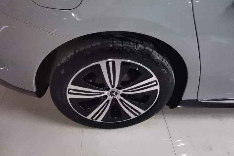 Used Mercedes-Benz EQE 2022 350 Luxury Edition Right Rear Wheel Hub